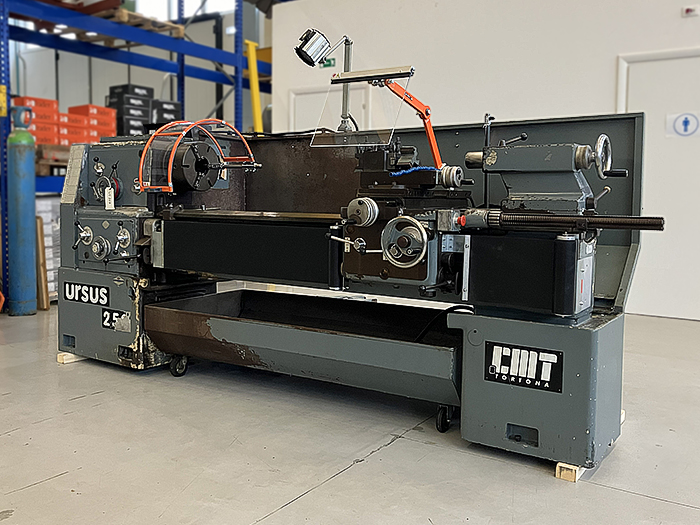 Tornio Parallelo usato CMT Ursus 250 - immagine 2