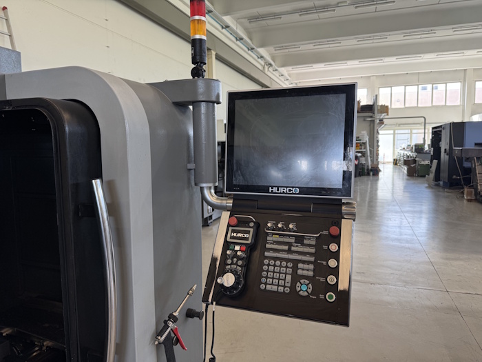 Centro di lavoro usato HURCO VM10i particolare CNC