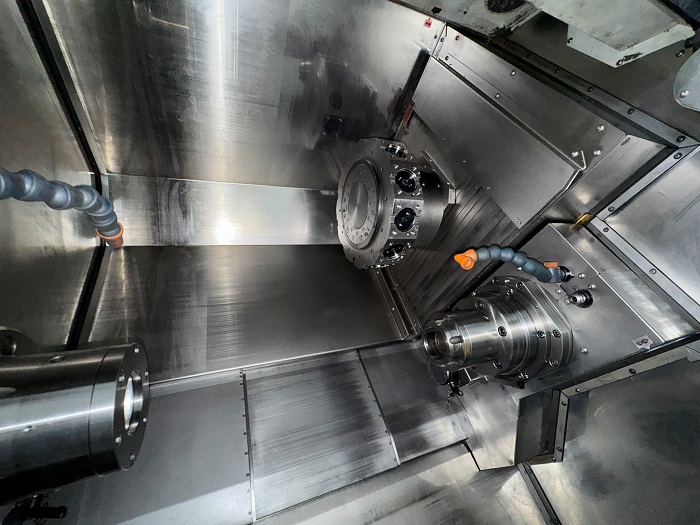 Tornio CNC CMZ TX-66-Y2-Quattro particolare torretta e mandrino dx